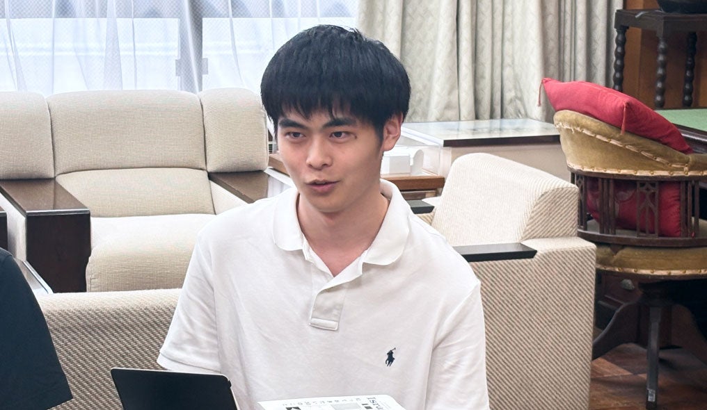 生物部や地学、麻雀、ブランコなど15もの同好会に所属する坂本隆馬さん。富山生まれで郷土愛が強く、地方の課題に関するトピックにも目を向ける