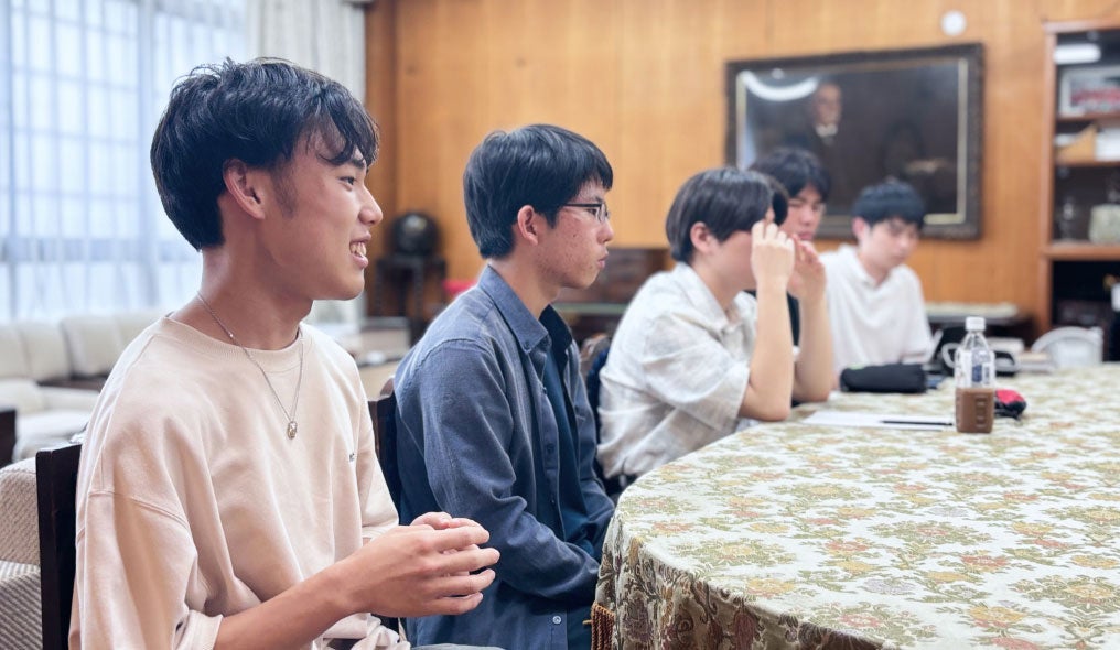 選挙権を持つようになり、政治がより身近になっている