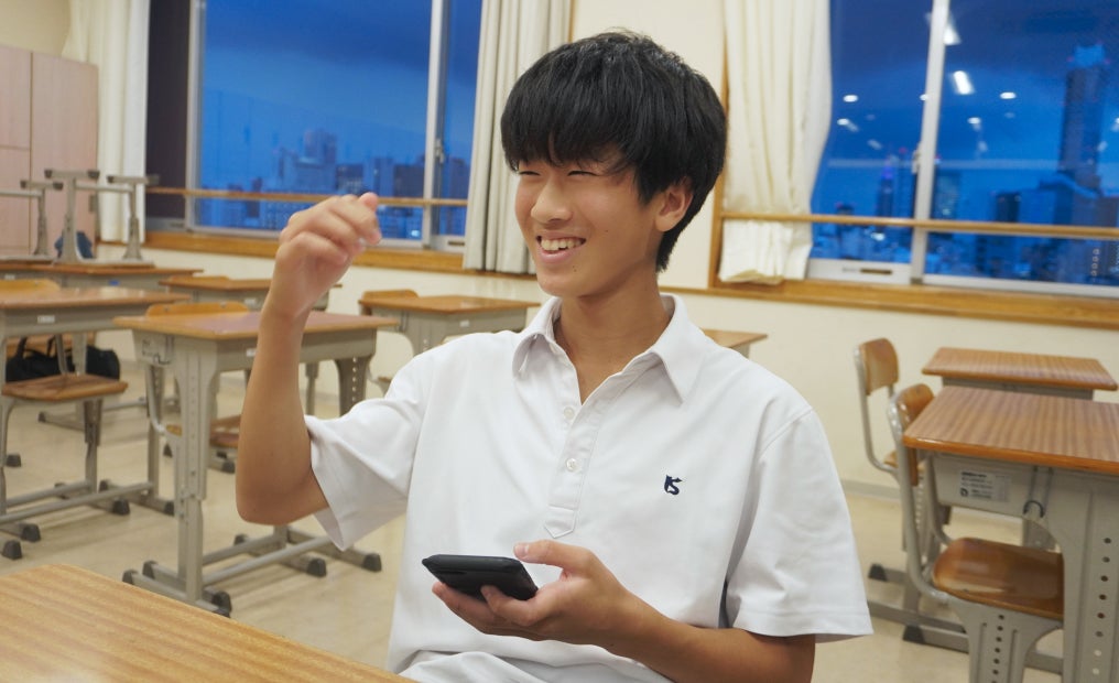 中学の卒業論文をきっかけに、社会課題に目を向けるようになった。政治・経済を学べる学部への進学を考える。