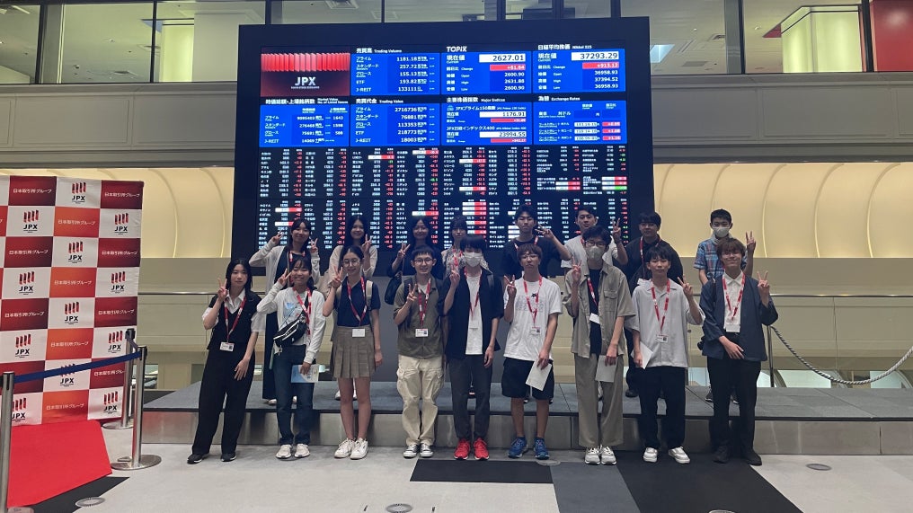 東証見学を通して、経済のリアルを体感するS高の生徒たち